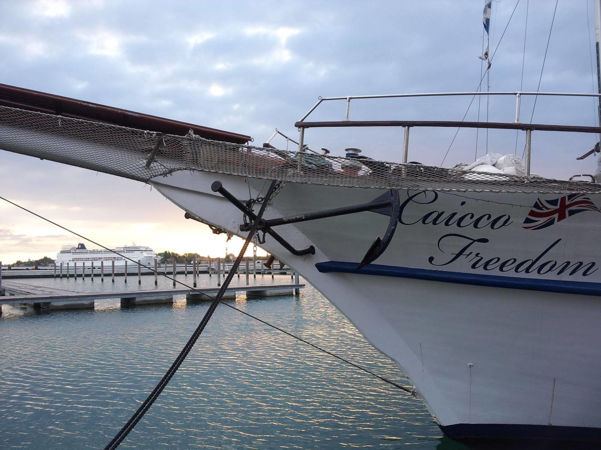 Venezia Boat & Breakfast Caicco Freedom