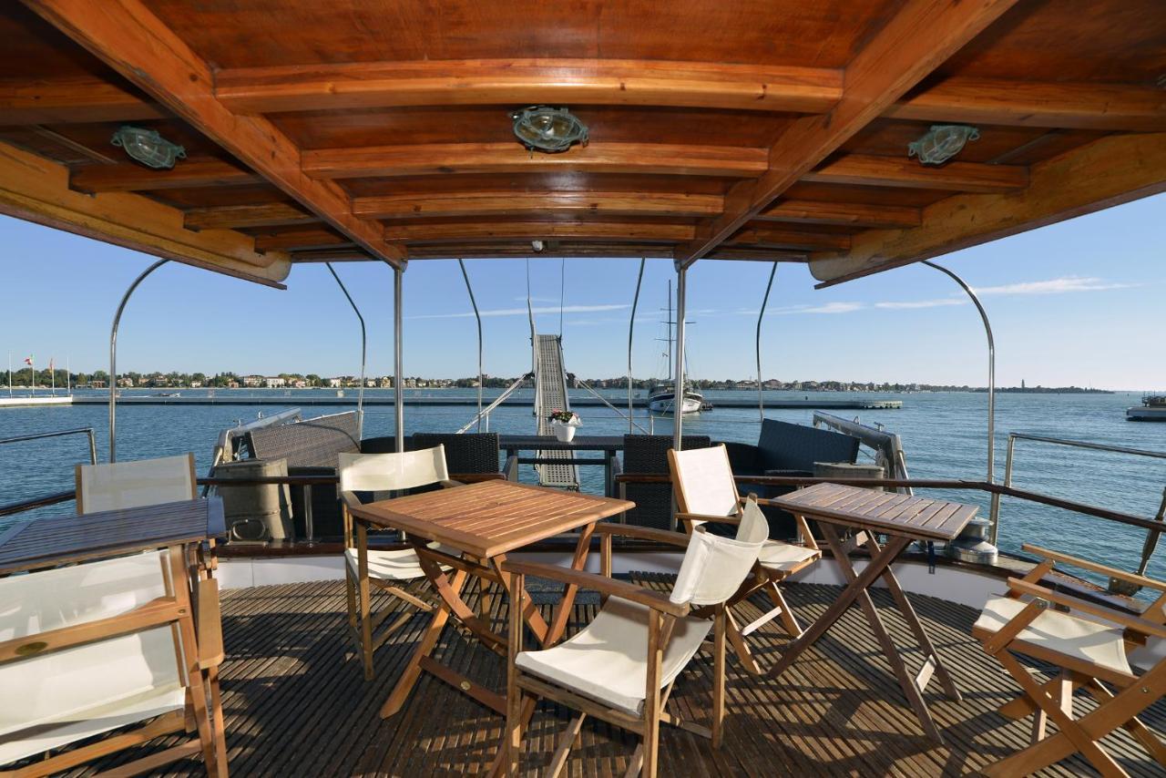 Venezia Boat & Breakfast Caicco Freedom Hotel en barco 2*