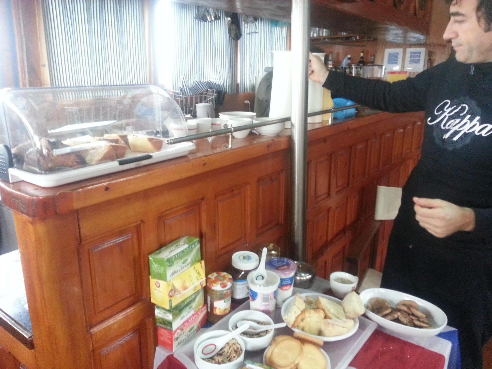Boat & Breakfast Caicco Freedom Hotel na wodzie